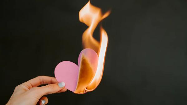 星空电子官网分离后女生挽留男生不为所动(图3)